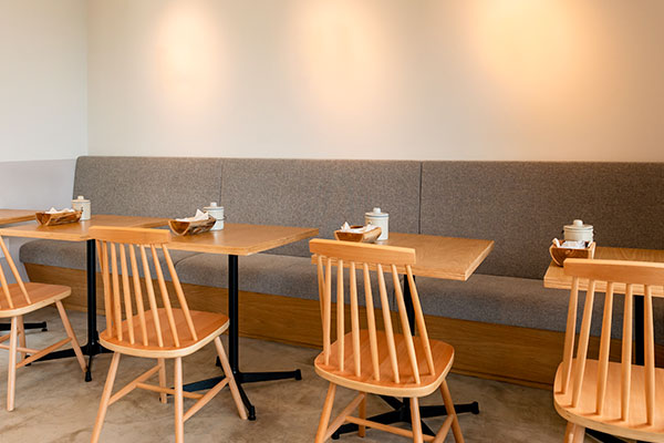 木の温もりのイートインスペース